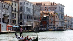 Turisté se vrací i do Benátek.