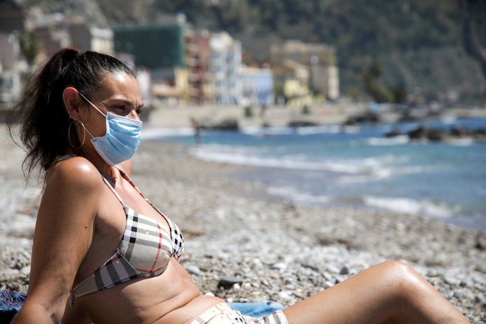 Po pandemii koronaviru rozhodli Italové o otevření pláží k 18. květnu.
