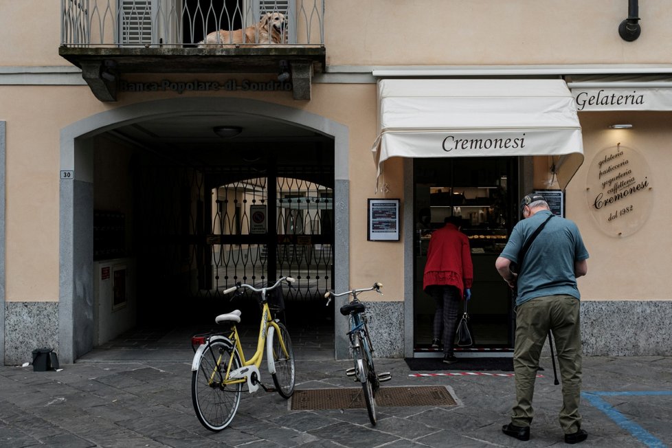 Italové po skončení izolace rádi vyrazí na zmrzlinu.