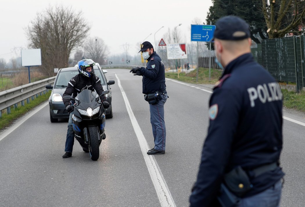 Uzavírka silnice na severu Itálie kvůli epidemii koronaviru (23. 2. 2020)