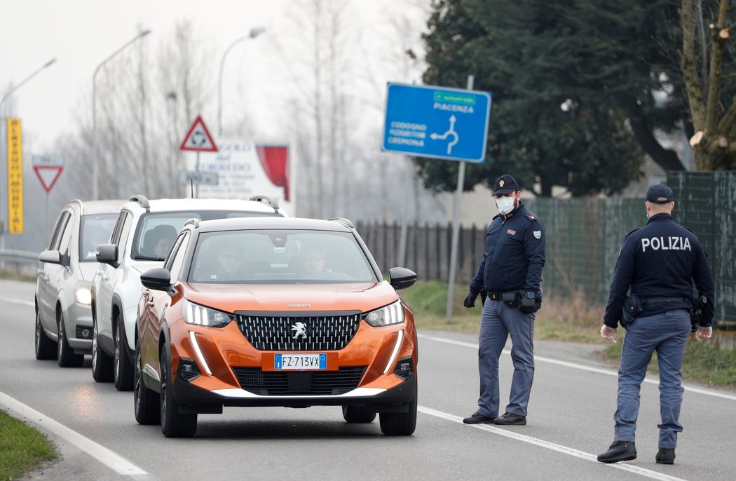 Uzavírka silnice na severu Itálie kvůli epidemii koronaviru (23. 2. 2020)