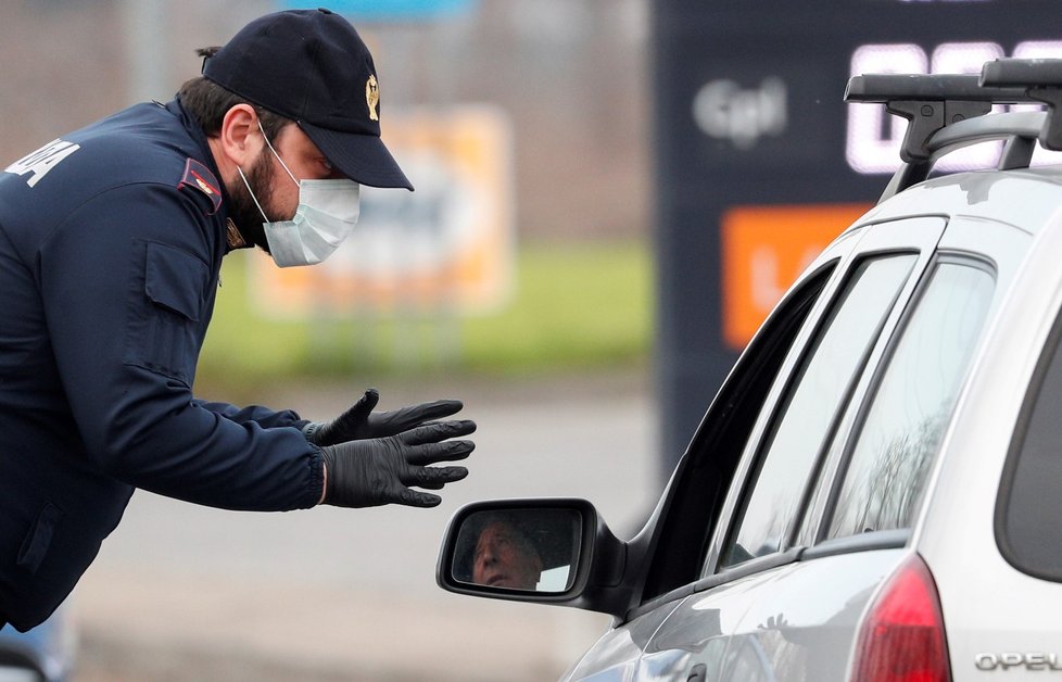 Uzavírka silnice na severu Itálie kvůli epidemii koronaviru (23. 2. 2020)