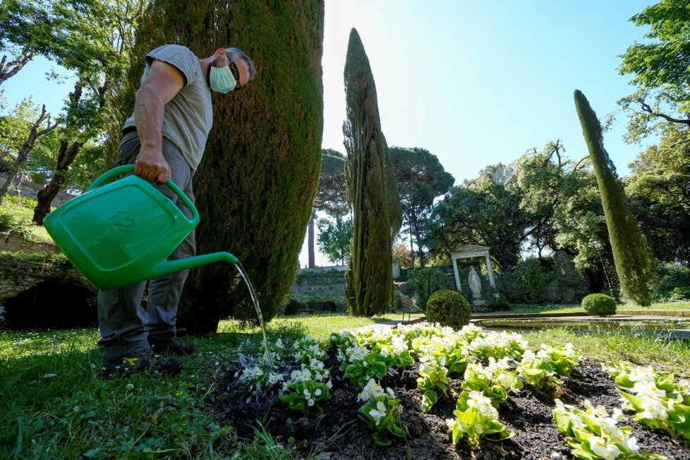 Itálie rozvolňuje protipandemická opatření, otevírají se zahrady i restaurační zařízení a hotely