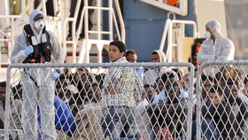 Imigranti z potopené lodi.