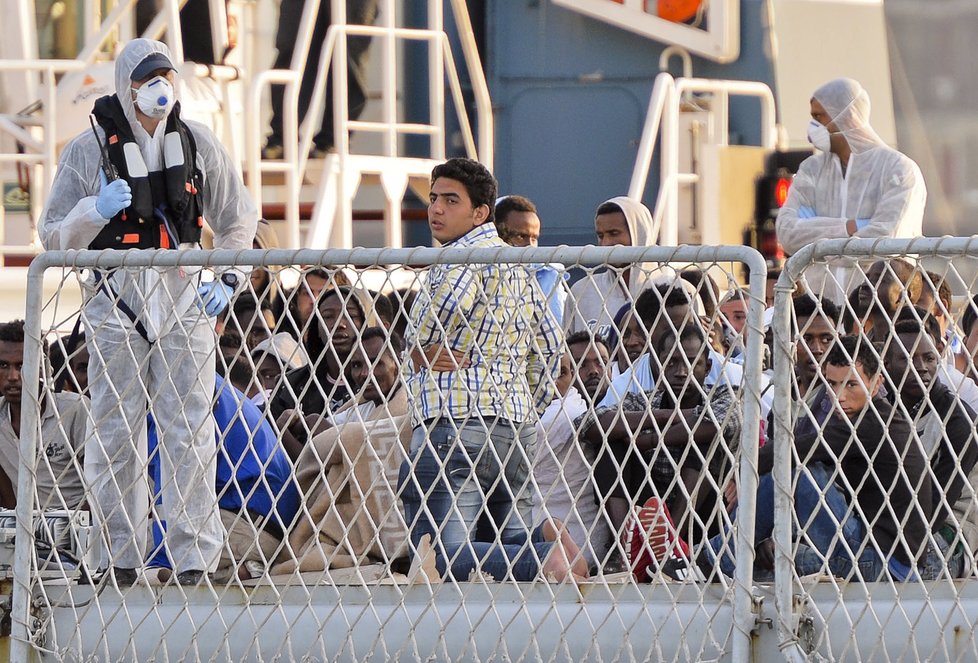 Imigranti z potopené lodi.
