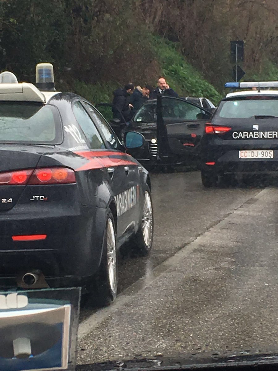 Střelba v italském městě Macerato si zatím vyžádala čtyři zraněné. Jeden z útočníků byl zatčen