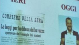 Učitelka Rosa Maria Dell’Ariaová (63) byla suspendována kvůli videu, ve kterém její studenti přirovnali Salviniho zákony k Mussoliniho rasovým nařízením.