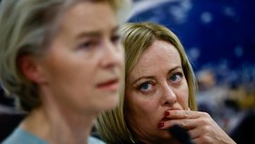 Předsedkyně Evropské komise Ursula von der Leyenová a italská premiérka Georgia Meloniová na ostrově Lampedusa. (17.9.2023)