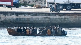 Migranti na italském ostrově Lampedusa.
