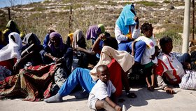 Italský ostrov vyhlásil kvůli davům migrantů nouzový stav. Je to apokalypsa, říká farář