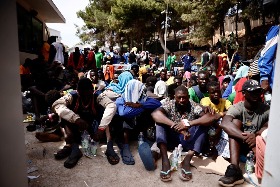 Migranti na italském ostrově Lampedusa.