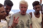 Americký herec Richard Gere kritizoval Itálii kvůli jejímu postoji k migrantům.