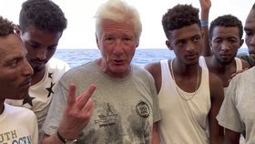 Americký herec Richard Gere kritizoval Itálii kvůli jejímu postoji k migrantům.