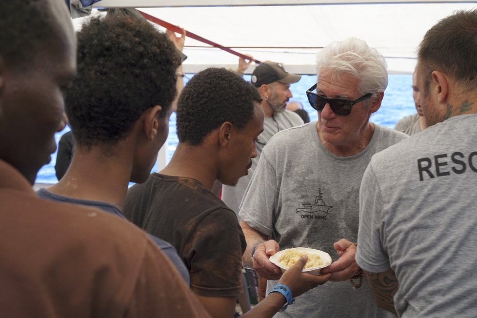 Americký herec Richard Gere kritizoval Itálii kvůli jejímu postoji k migrantům.