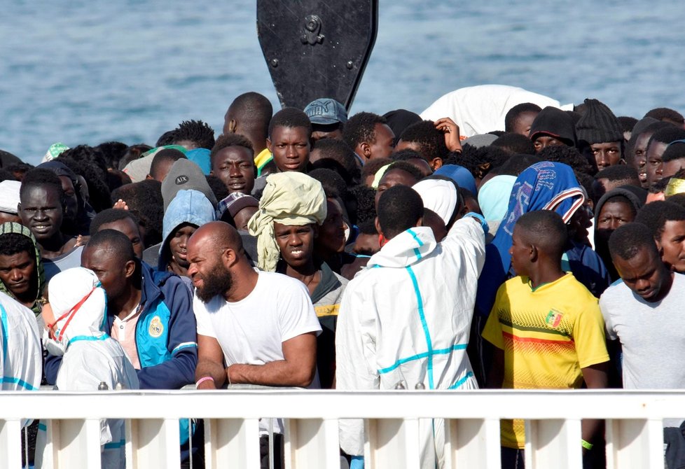 Migrace do Evropy vyvolává spory mezi politiky.