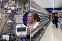 Blokády, násilí a chaos v Itálii: V regálech dochází jídlo!