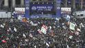Demonstranté během anti-fašistického protestu v Milánu