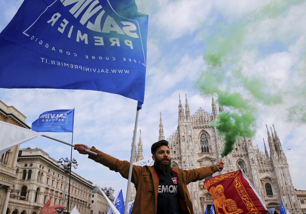 Volbám předcházely anti-fašistické demonstrace. Jedna z největších se uskutečnila v Milánu.