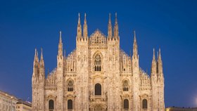 Dominanta Milána katedrála na Piazza Duomo