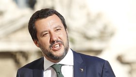 Předseda nacionalistické Ligy Severu Matteo Salvini Salvini prohlásil, že loď Lifeline uvidí Itálii jen na pohlednici a ať si posádka dopraví migranty kamkoli jinam.