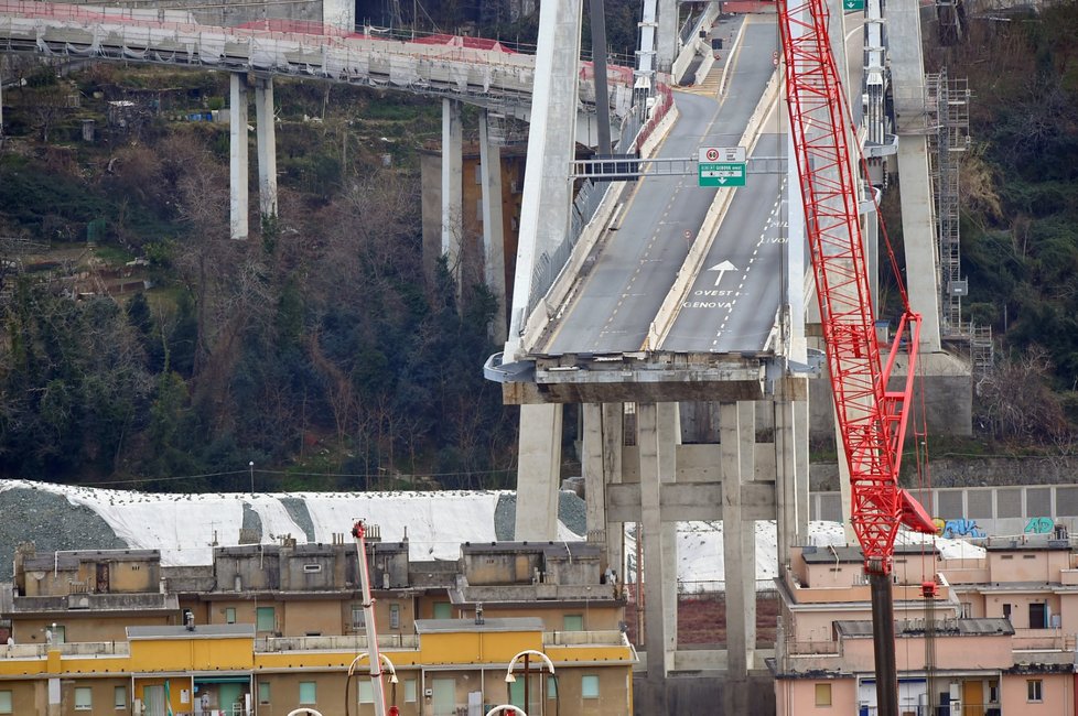 Technici v pátek v Janově začali demolovat západní část mostu, který se loni v srpnu částečně zřítil. Neštěstí si tehdy vyžádalo 43 mrtvých a desítky zraněných. (08.02.2019)