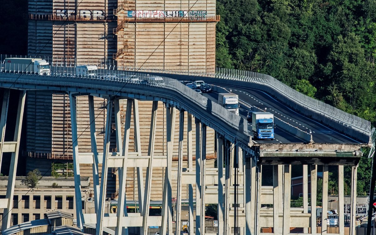 Zřícený most v italském Janově