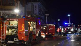 Šest mrtvých si vyžádala nehoda na severu Itálie, kde auto vlétlo do skupiny turistů. Na místě zasahovalo 160 záchranářů.