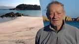 Italský „Robinson Crusoe“ se chystá opustit ostrov. V růžovém ráji žil osamocen 32 let