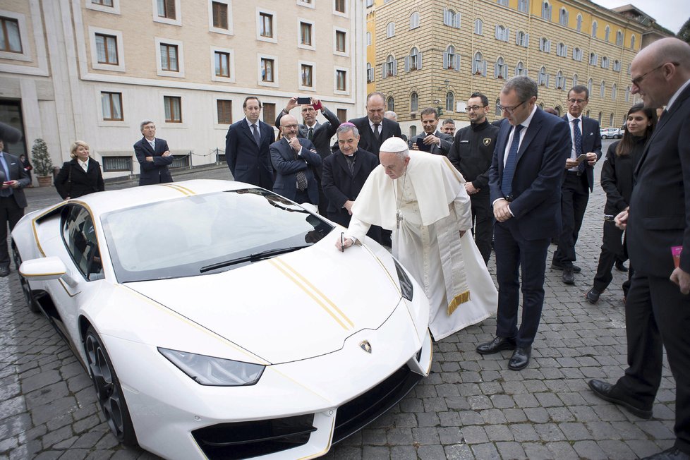 Papež prosí policii o slitování pro řidiče.