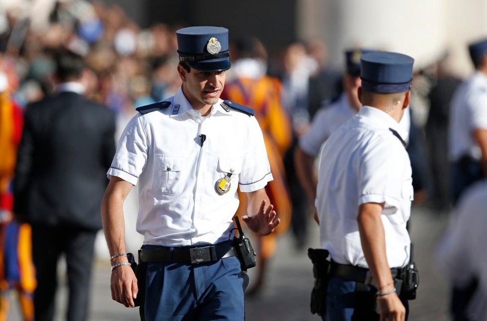 Papež prosí policii o slitování pro řidiče.