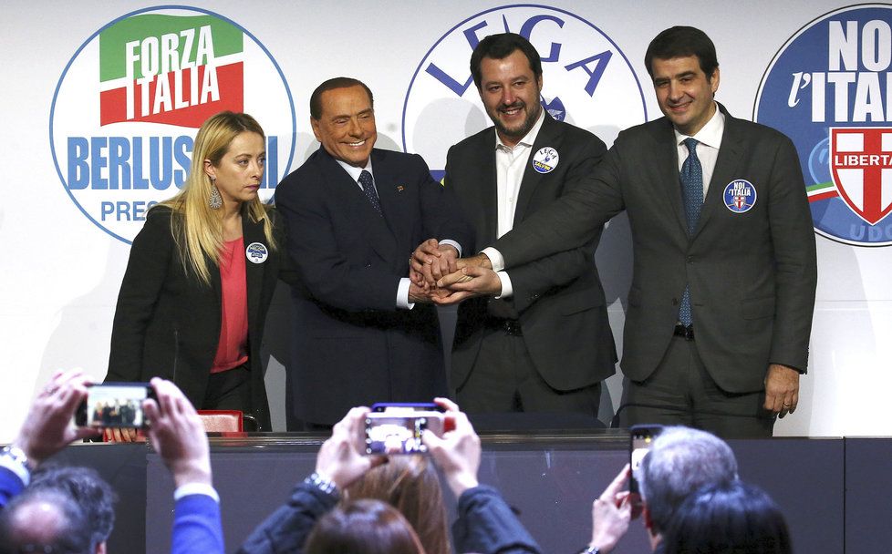 Zleva: Giorga Meloniová, Silvio Berlusconi, Matteo Salvini a Raffaele Fitto.