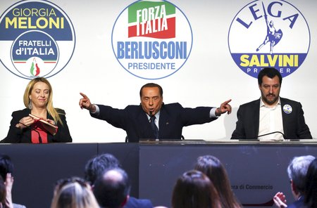 Zleva: Giorga Meloniová, Silvio Berlusconi a Matteo Salvini.
