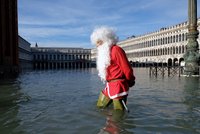 Benátky spláchla další povodeň: Vyděšení turisté ruší rezervace, pláčou hoteliéři