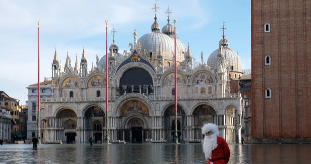 Velká voda zpustošila známou baziliku: V Benátkách sčítají stamilionové škody