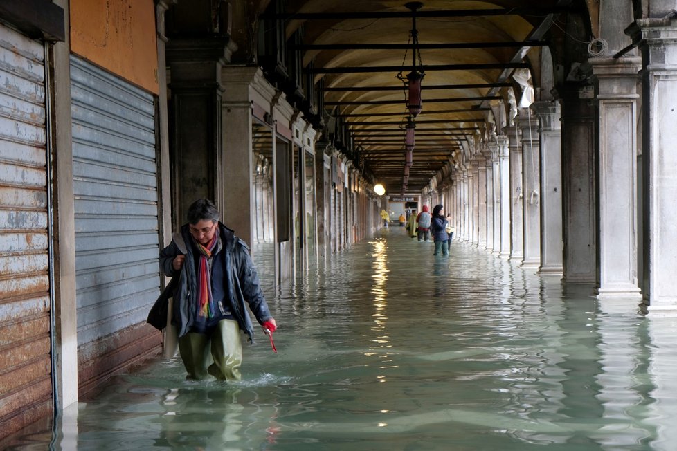 Vydatné deště zaplavily skoro polovinu historického centra Benátek. (13. 11. 2019)