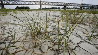 Změny klimatu napáchaly letos škody za 85 miliard dolarů. Mezi nejhorší pohromy patří evropské sucho 