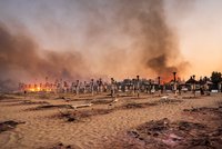 Požáry trápí i Itálii: Rozrůstají se „tak trochu všude“. Zemi má zasáhnout až 48 °C