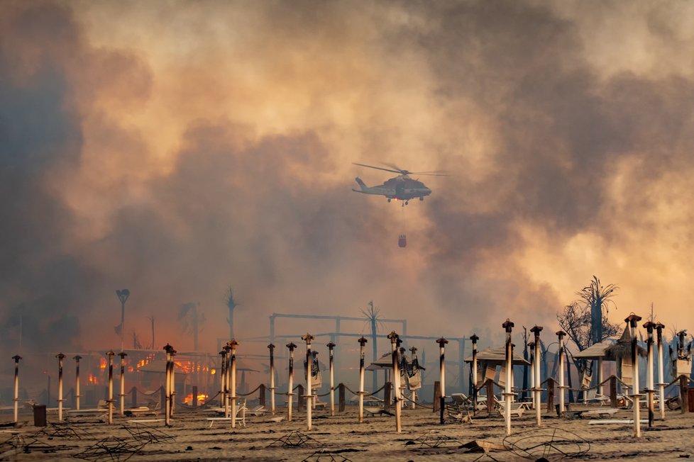 Silné požáry zachvátily Sicílii (31.7.2021)