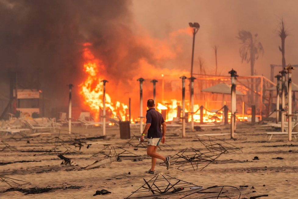 Silné požáry zachvátily Sicílii (31.7.2021)