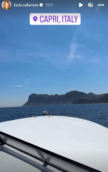 Rodina si užívá italskou pohodu v nádherném italském městě Capri