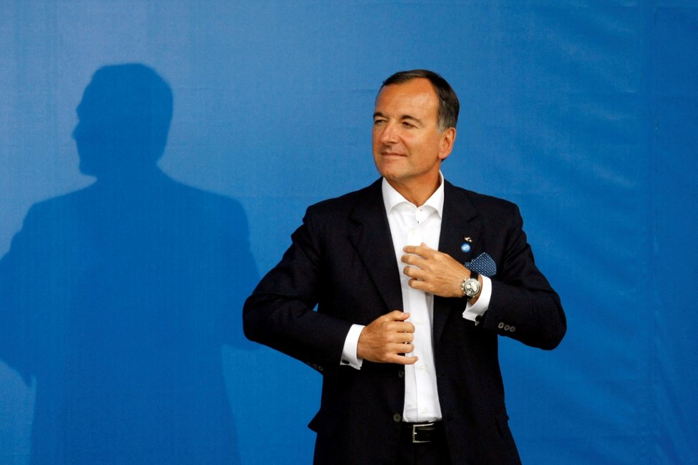Zemřel bývalý italský eurokomisař Frattini, byl u vstupu ČR do Schengenu (25. 12. 2022).