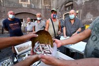 Covidová „pohoda“ na Sicílii: Městečko hlásí proočkovanost 104 procent