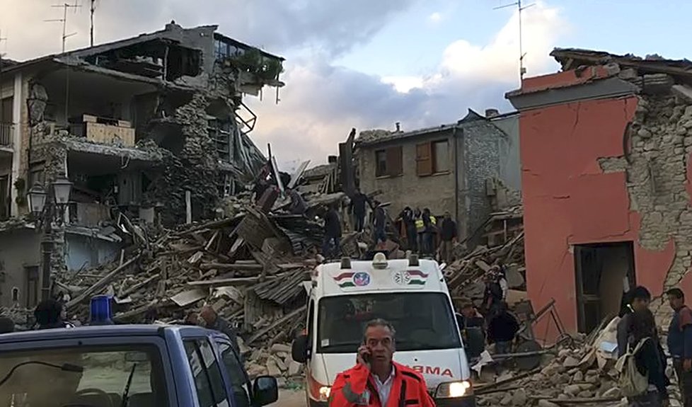 Zemětřesení v Itálii zabíjelo, mnoho lidí se stále pohřešuje