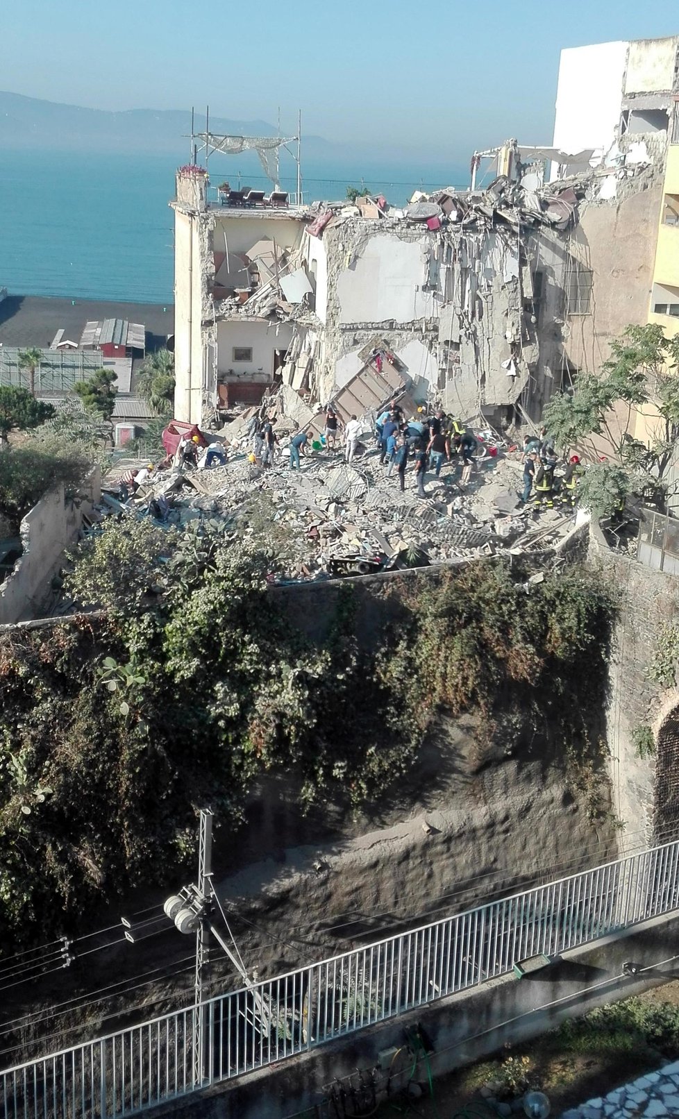 K neštěstí došlo ve městečku Torre Annunziata, které leží na úpatí Vesuvu.
