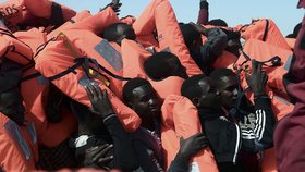 Záchranářské akce ve Středozemním moři pokračují.