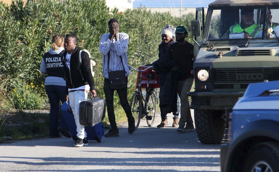 Italská vláda nechala zdemolovat uprchlický tábor na jihu země.