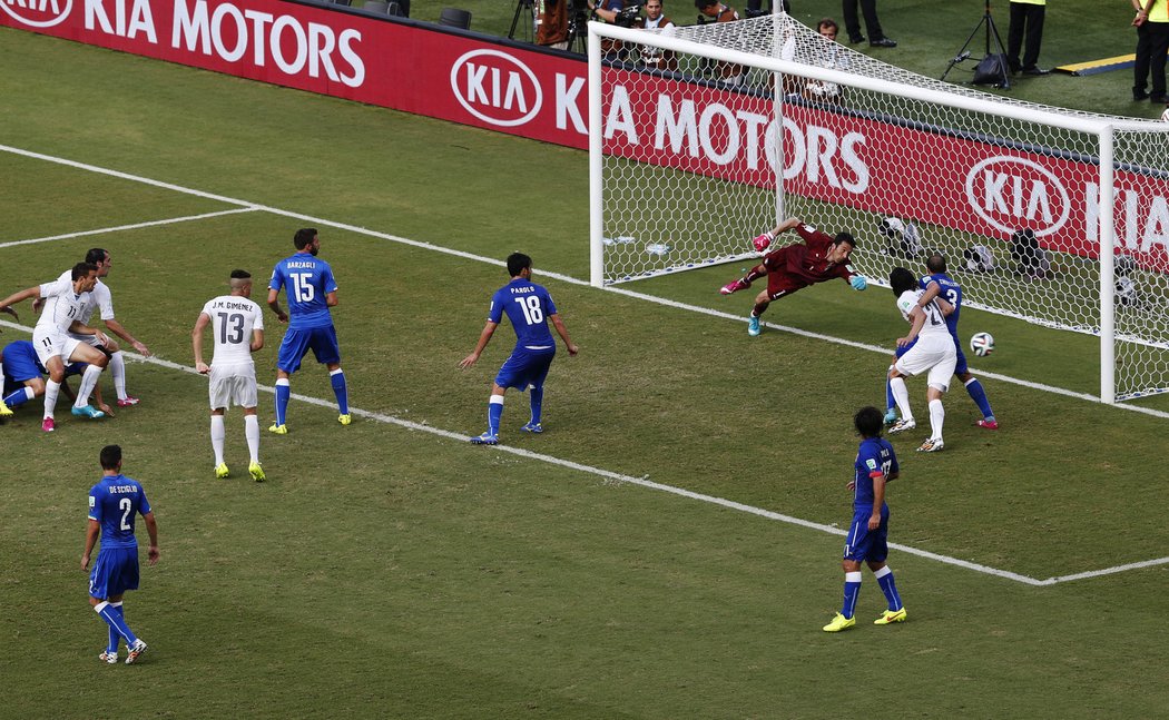 Takto Diego Godín poslal Uruguay do osmifinále MS.