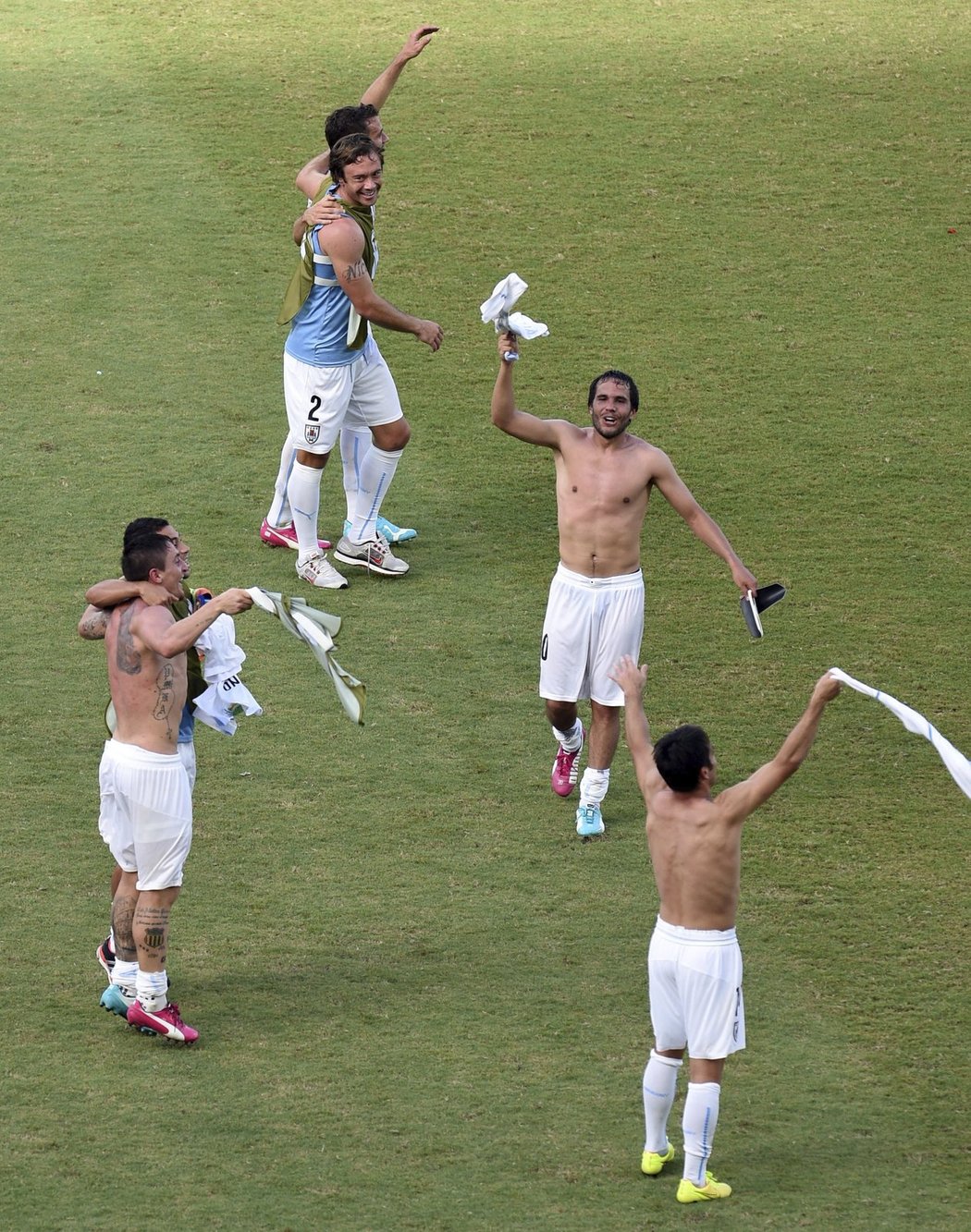 Velká radost uruguayských fotbalistů po postupu do osmifinále MS.