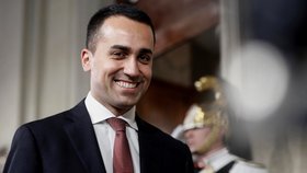 Šéf Hnutí pěti hvězd Luigi Di Maio odchází z jednání s prezidentem Sergiem Matarrellou. Tématem konzultací bylo jméno budoucího premiéra (21. 5. 2018).