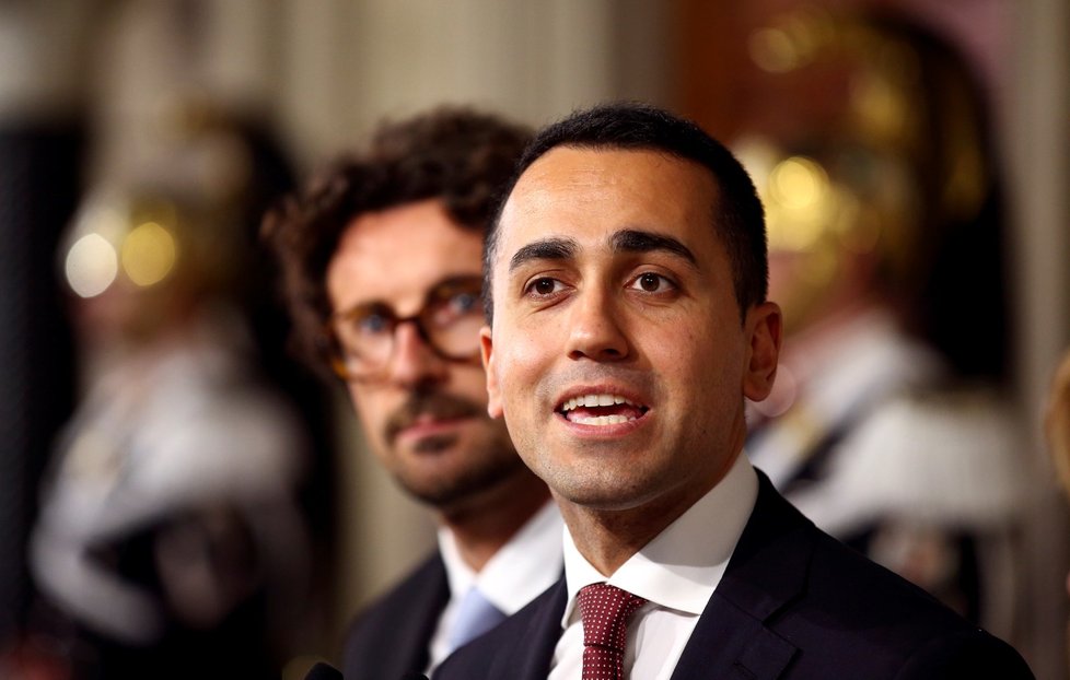 Podle italských médií si šéf Hnutí pěti hvězd Luigi Di Maio brousí v nové vládě zuby na post ministra práce a sociálního zabezpečení (21.5.2018)